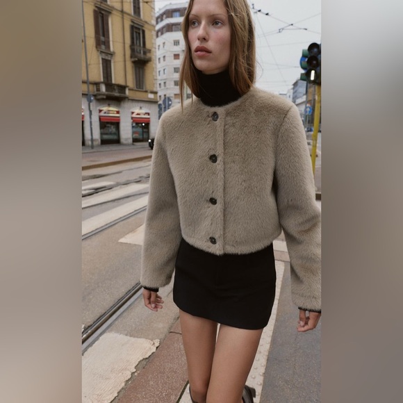 Zara Viral Faux Fur Cropped Jacket Round Neck Button Front Size L - Picture 6 of 16